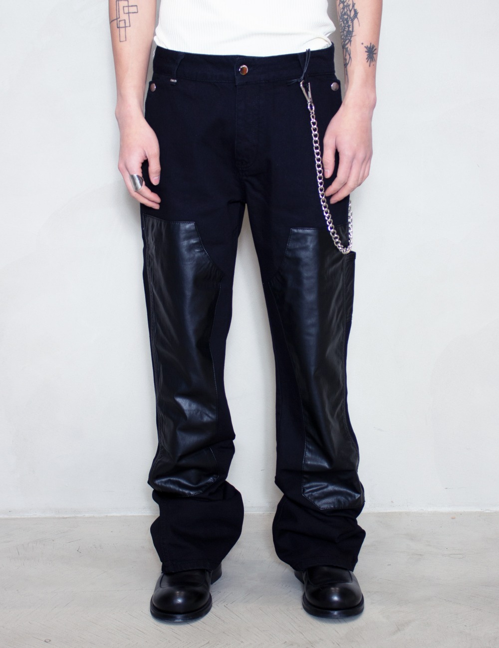 CARPENTER STRAIGHT JEANS WITH LEATHER PATCHES IN BLACK