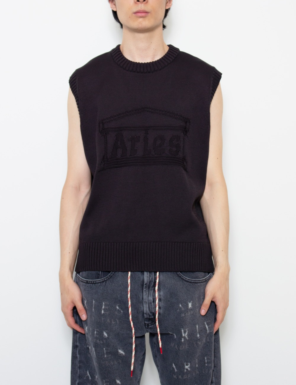 RECYCLED REVERSE KNIT TEMPLE SWEATER VEST_BLACK